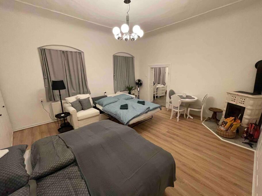 Good Old Times Apartment Bratislava Luaran gambar